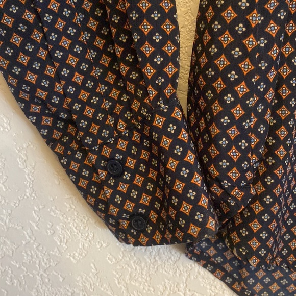 Long sleeve Lila Rose blouse with two button cuffed sleeves - Picture 3 of 6